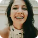 Mari, psicóloga e aluna do curso de neurociência Córtex, sorrindo.